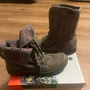 Roxy combat boots